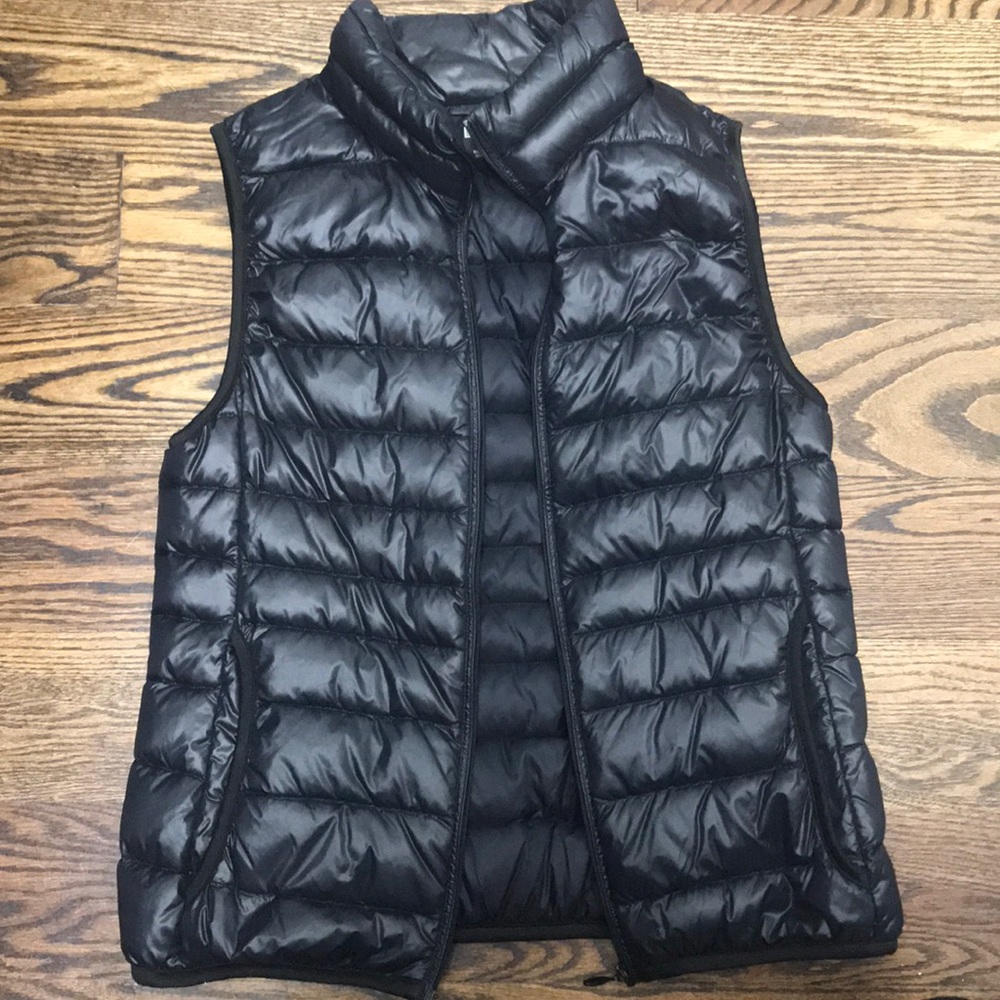 Uniqlo lightweight down vest size XS